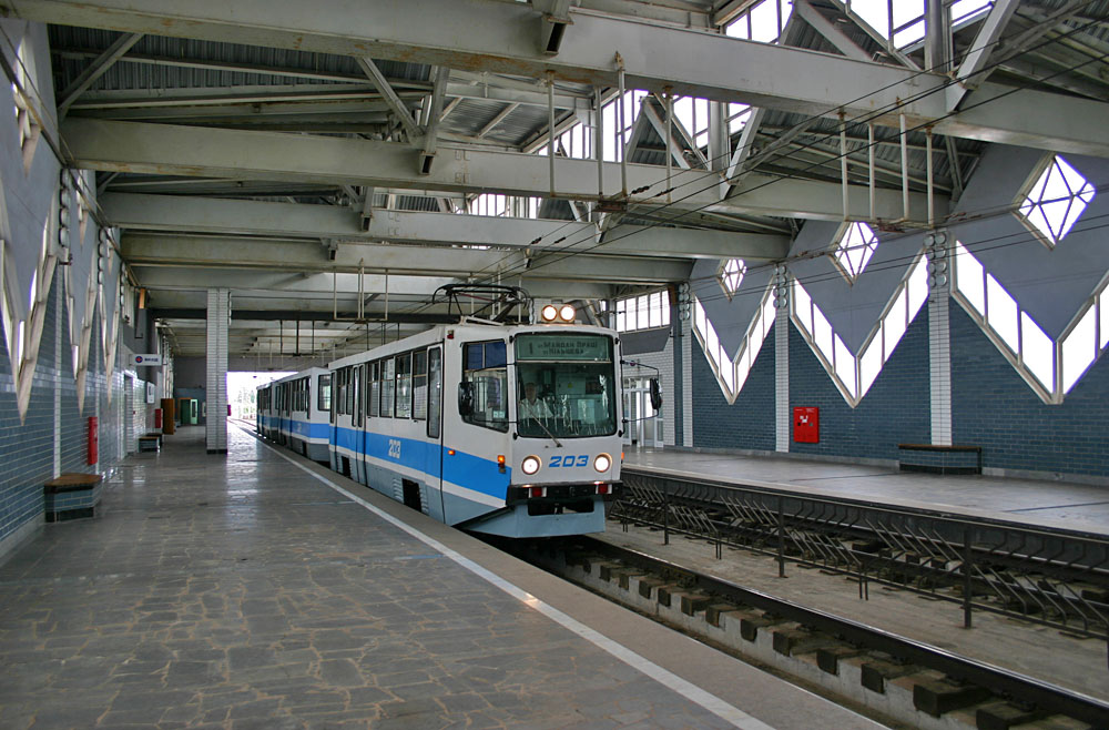 Kryvyi Rih, 71-611 č. 203; Kryvyi Rih — Fantrip via LRT with 3-car 71-611 EMU train 203+204+205 on 12 June 2006