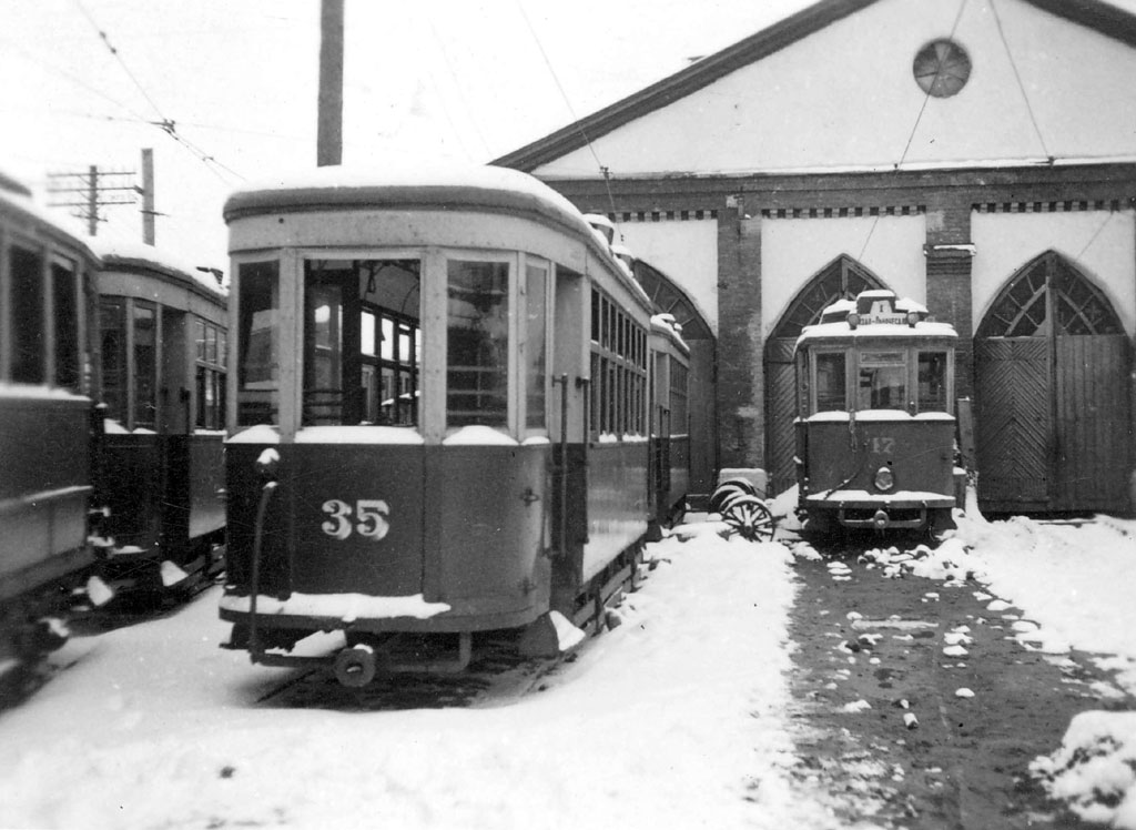 Pskov, M № 35; Pskov, Mytishchi 2-axle motor car № 17; Pskov — Photos of the Great Patriotic war