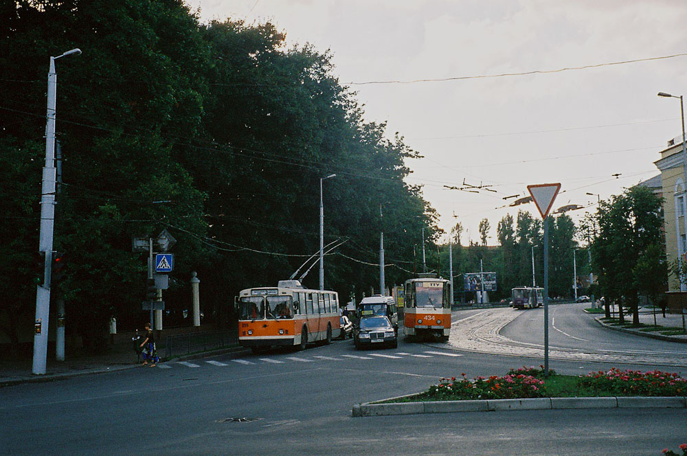 Калининград, Tatra KT4SU № 434; Калининград, ЗиУ-682В № 095