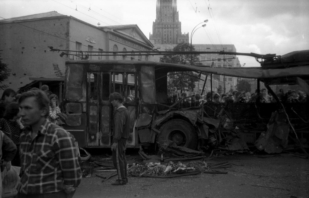 Москва, ЗиУ-682В [В00] № 5180; Москва — Троллейбусные баррикады в августе 1991