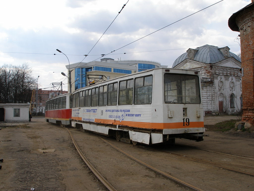Ярославль, 71-605 (КТМ-5М3) № 19; Ярославль — 04-05.2006. Вывоз списанных вагонов из закрытого депо № 3