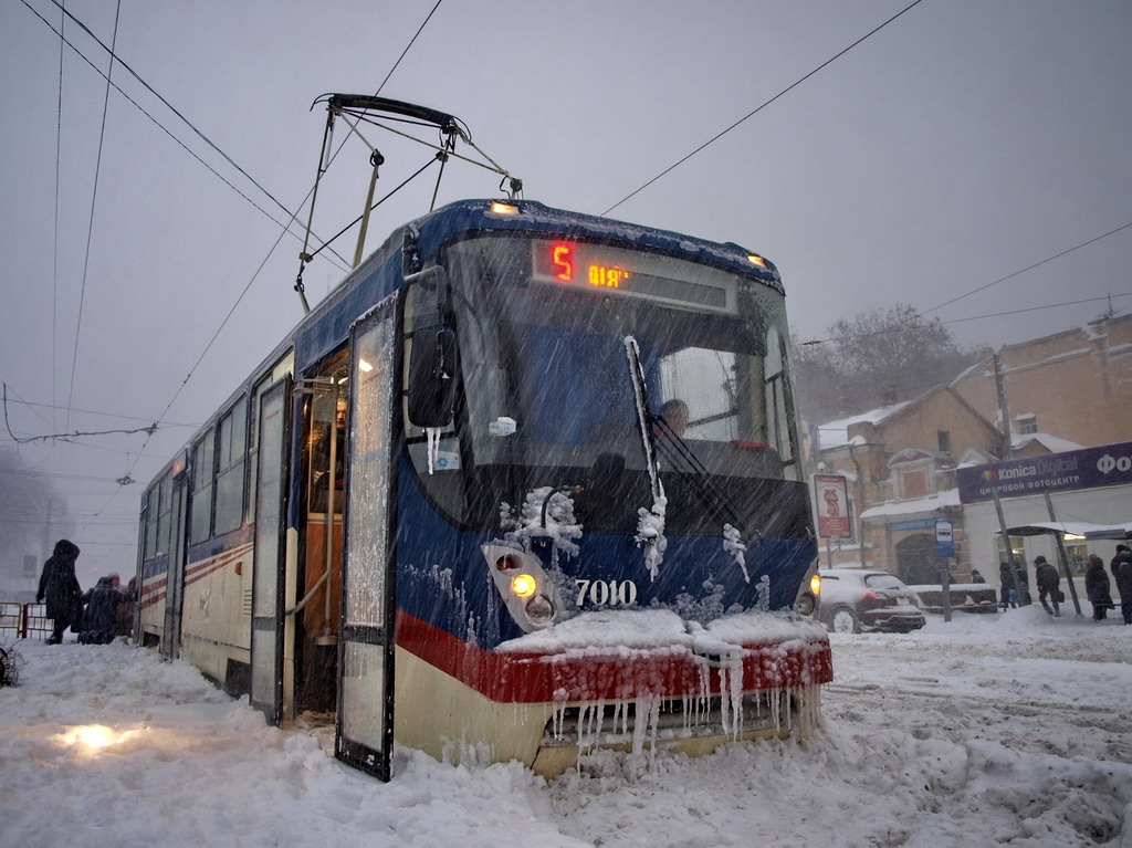 Одесса, К1 № 7010; Одесса — 15.12.2009 — Снегопад и его последствия