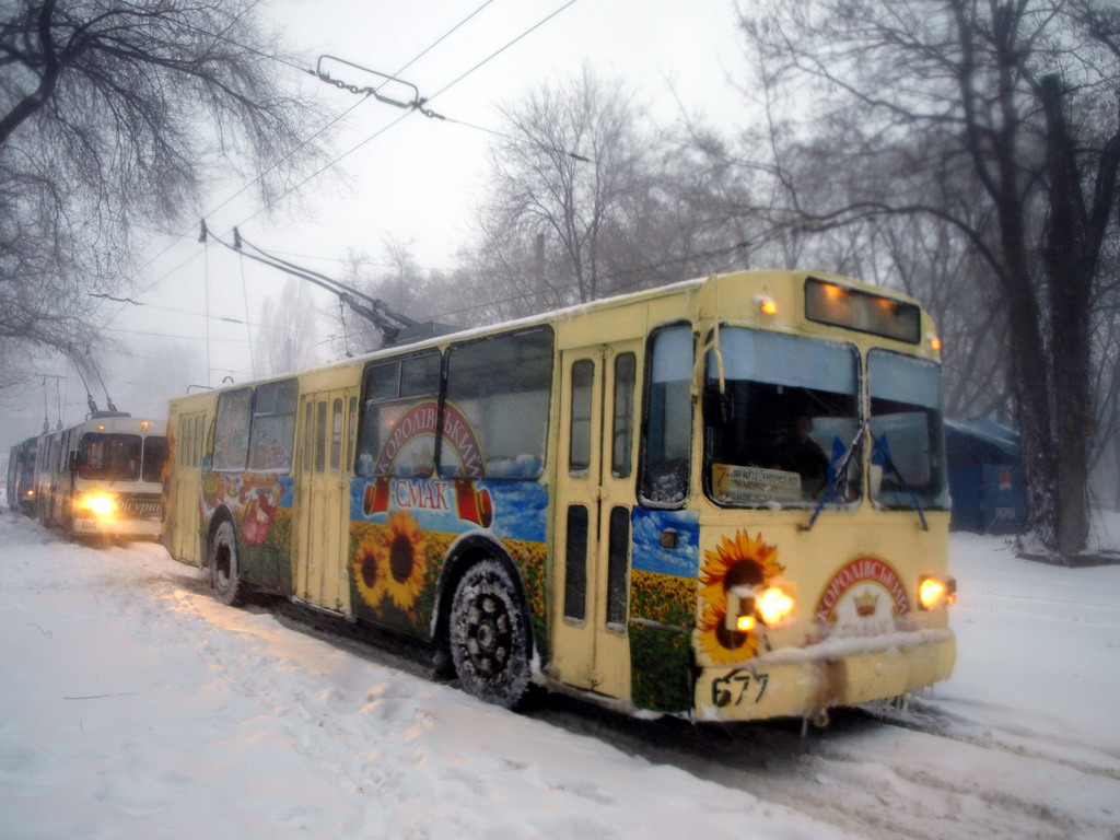Одесса, ЗиУ-682В-012 [В0А] № 677; Одесса — 15.12.2009 — Снегопад и его последствия