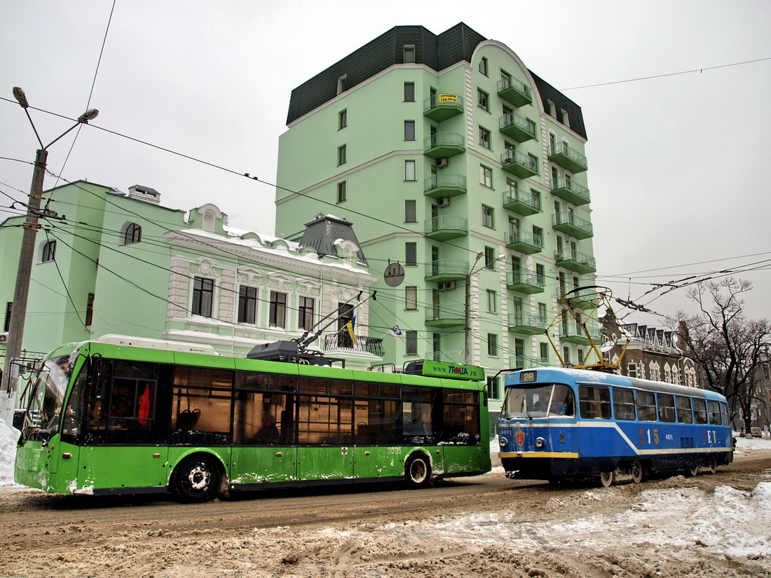 Odesa, Trolza-5265.00 “Megapolis” № 3005; Odesa, Tatra T3R.P № 4011; Odesa — 15.12.2009 — Snowfall and Its Aftermath