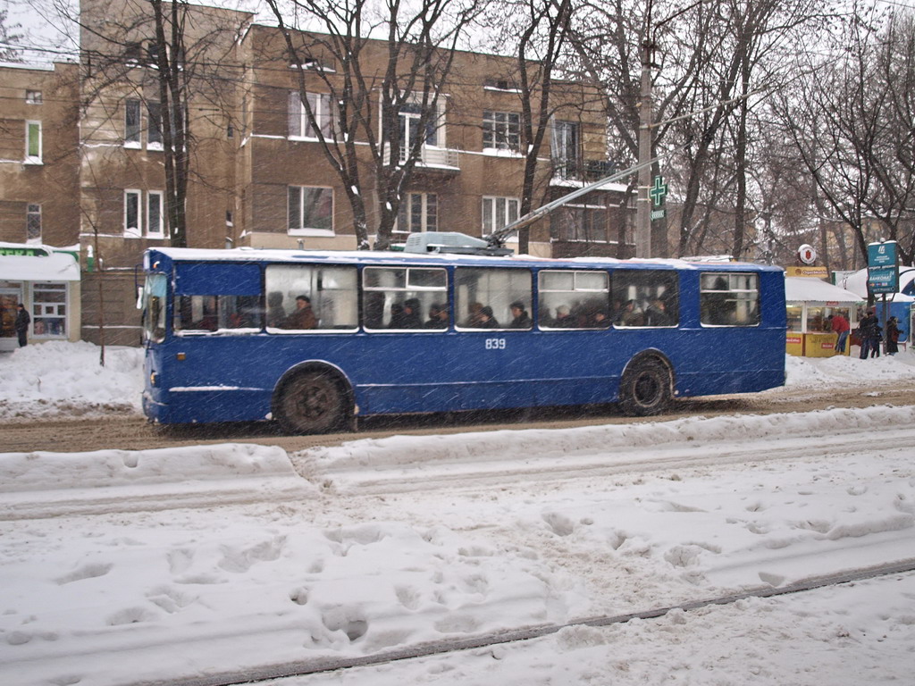 Odesa, ZiU-682V-012 [V0A] nr. 839; Odesa — 15.12.2009 — Snowfall and Its Aftermath