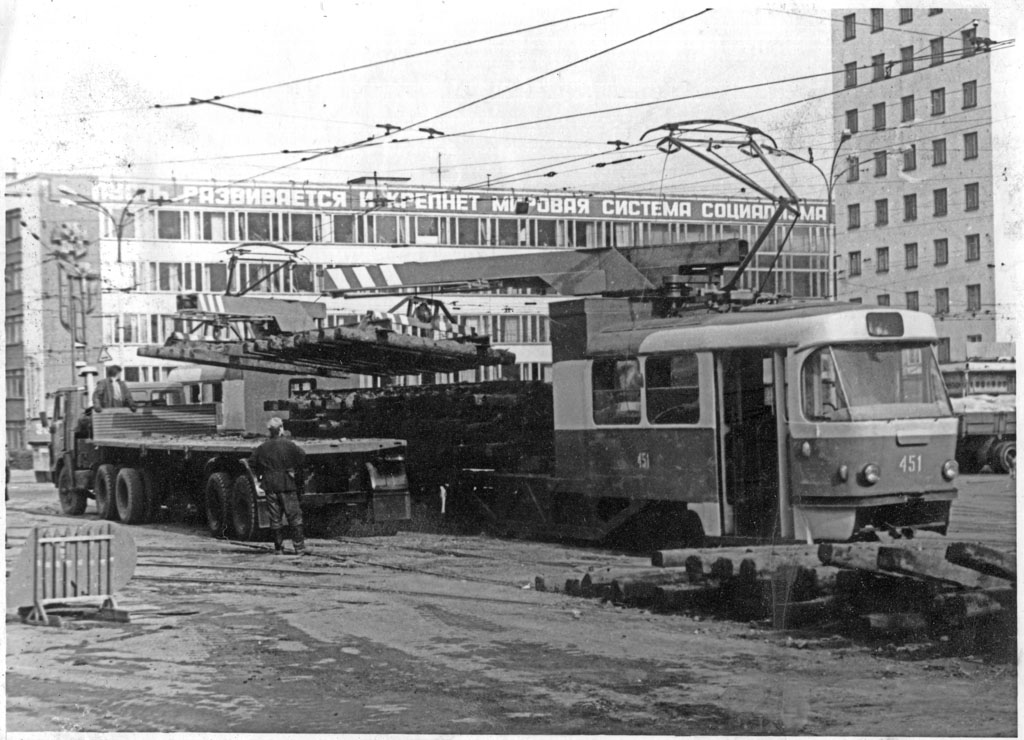 Тверь, Tatra T3SU (двухдверная) № 451; Тверь — Строительство и ремонт трамвайных путей (1917 — 1991 гг.)