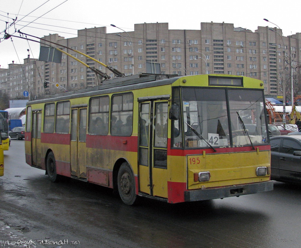 Киев, Škoda 14Tr02/6 № 195