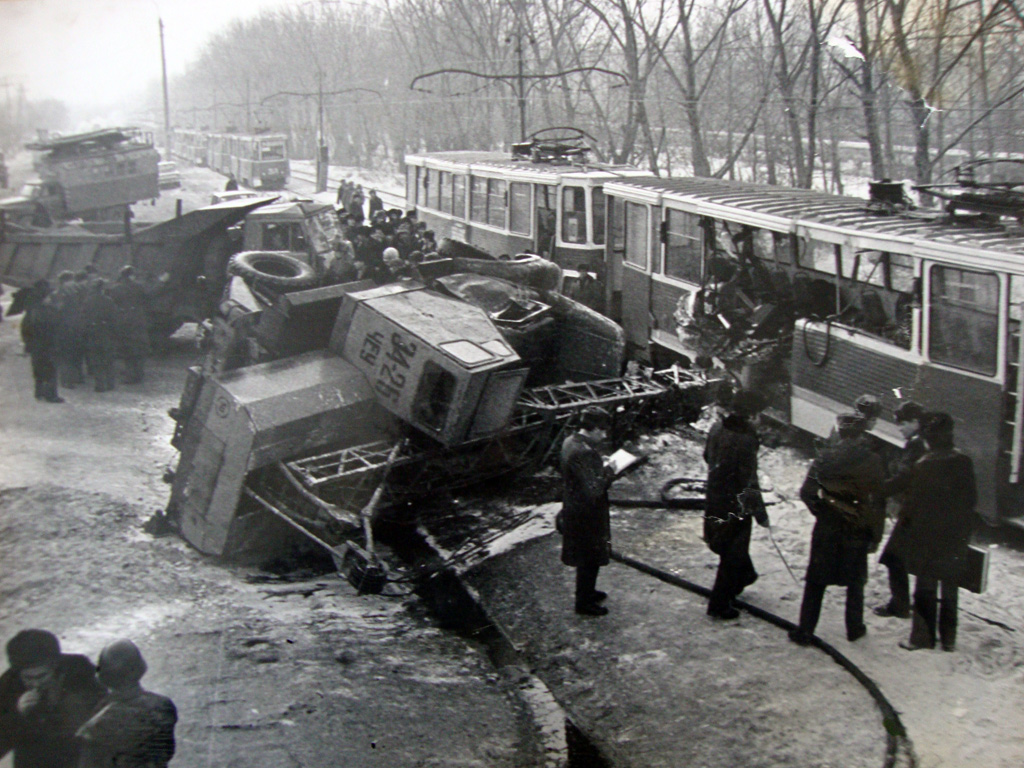 Chelyabinsk, 71-605 (KTM-5M3) nr. 2138; Chelyabinsk — Accidents; Chelyabinsk — Historical photos