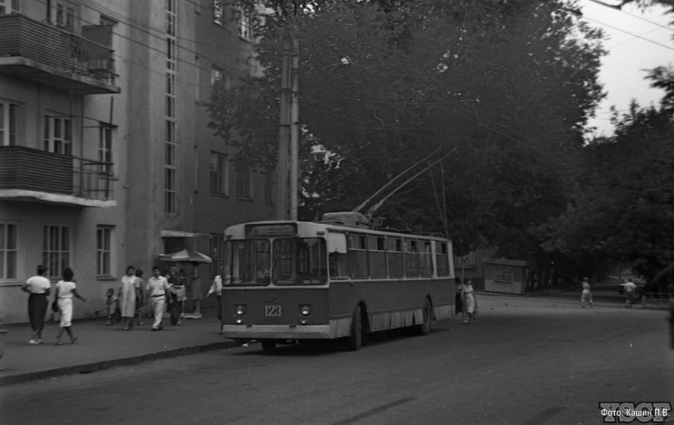 Донецк, ЗиУ-682В № 123; Донецк — Исторические фотографии