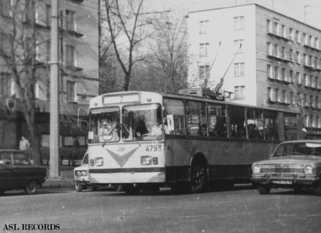 Saint-Pétersbourg, ZiU-682V N°. 4753