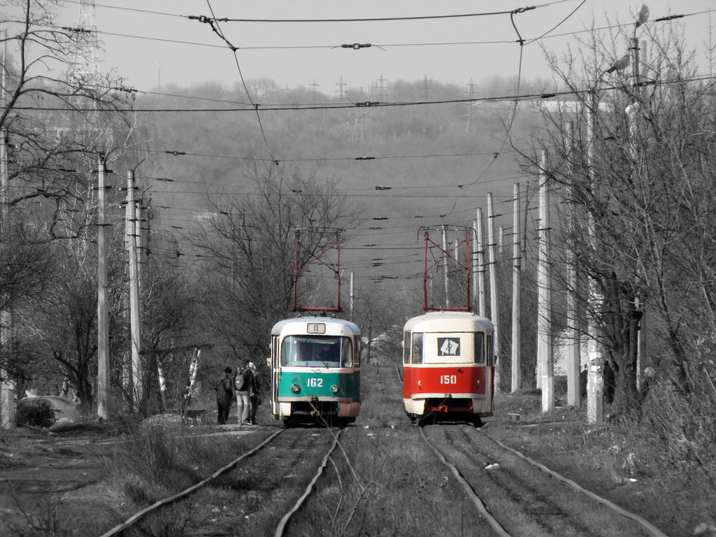 Donetsk, Tatra T3SU # 162 (4162); Donetsk, Tatra T3SU # 150 (4150)