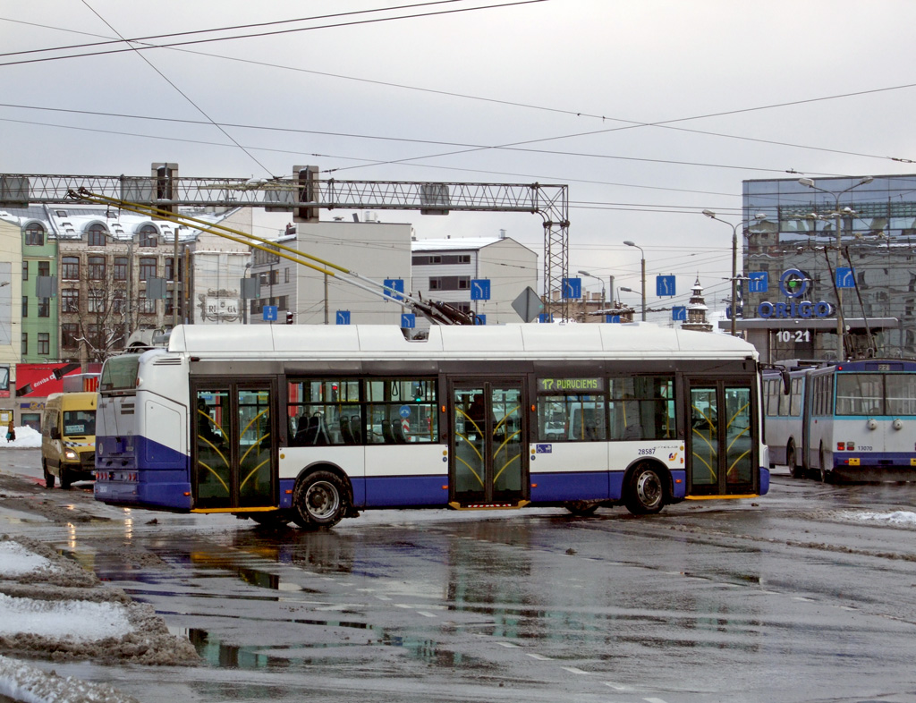 Riga, Škoda 24Tr Irisbus Citelis č. 28587