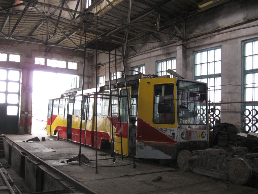 Мікалаеў, 71-608К № 2131; Мікалаеў — 2010 — Покраска трамвая 71-608 № 2131