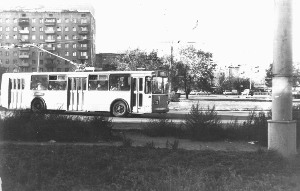 Караганда, ЗиУ-682В-012 [В0А] № 16; Караганда — Старые фотографии (до 2000 г.); Караганда — Троллейбусные линии