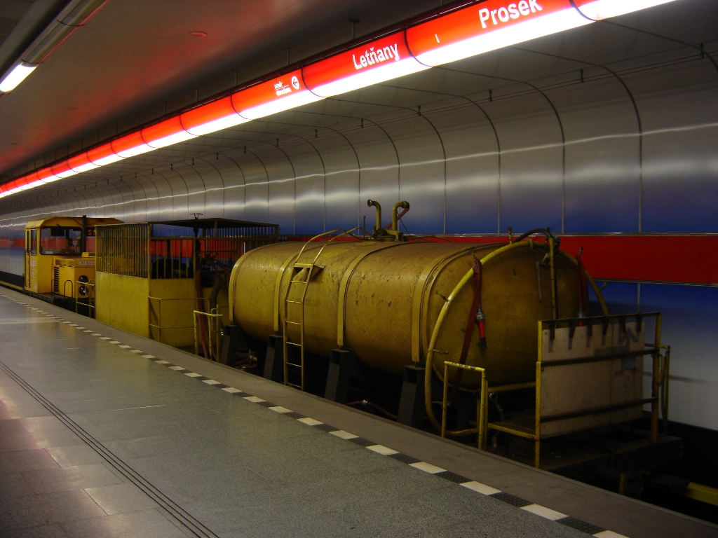 Praga — Metro: Line C; Praga — Metro: Rolling stock / Vehicles