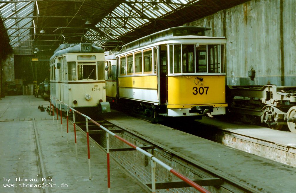 Dresde, Gotha T57 N°. 201 601; Dresde, Dresden 2-axle trailer car N°. 307 (251 302); Dresde — Tram depot Mickten (closed in 1992)