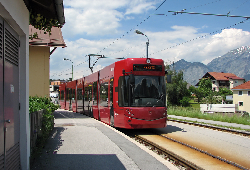 Innsbruck, Bombardier Flexity Outlook № 325; Innsbruck — Stubaitalbahn