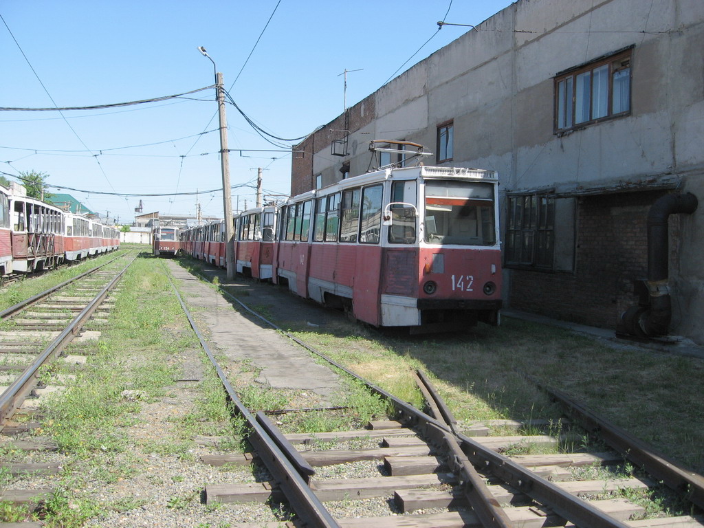Бийск, 71-605 (КТМ-5М3) № 142; Бийск — Трамвайный парк