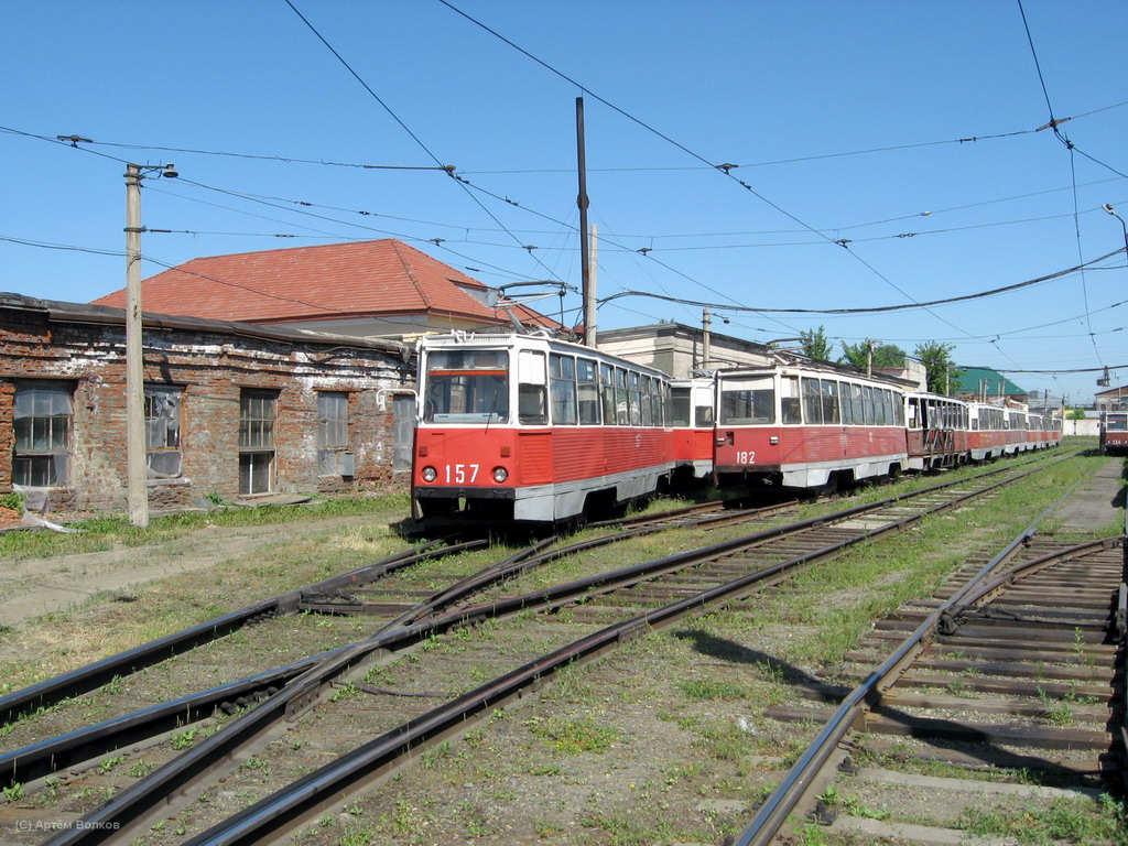 Бийск, 71-605 (КТМ-5М3) № 157; Бийск, 71-605 (КТМ-5М3) № 182; Бийск — Трамвайный парк