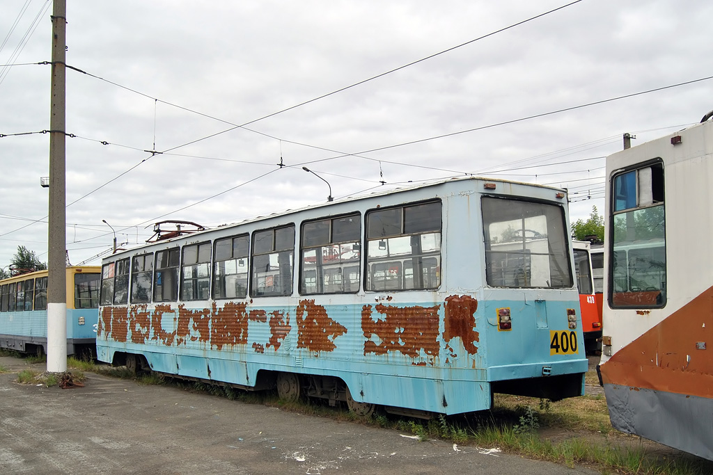 Perm, 71-605 (KTM-5M3) č. 400; Perm, 71-608K č. 011