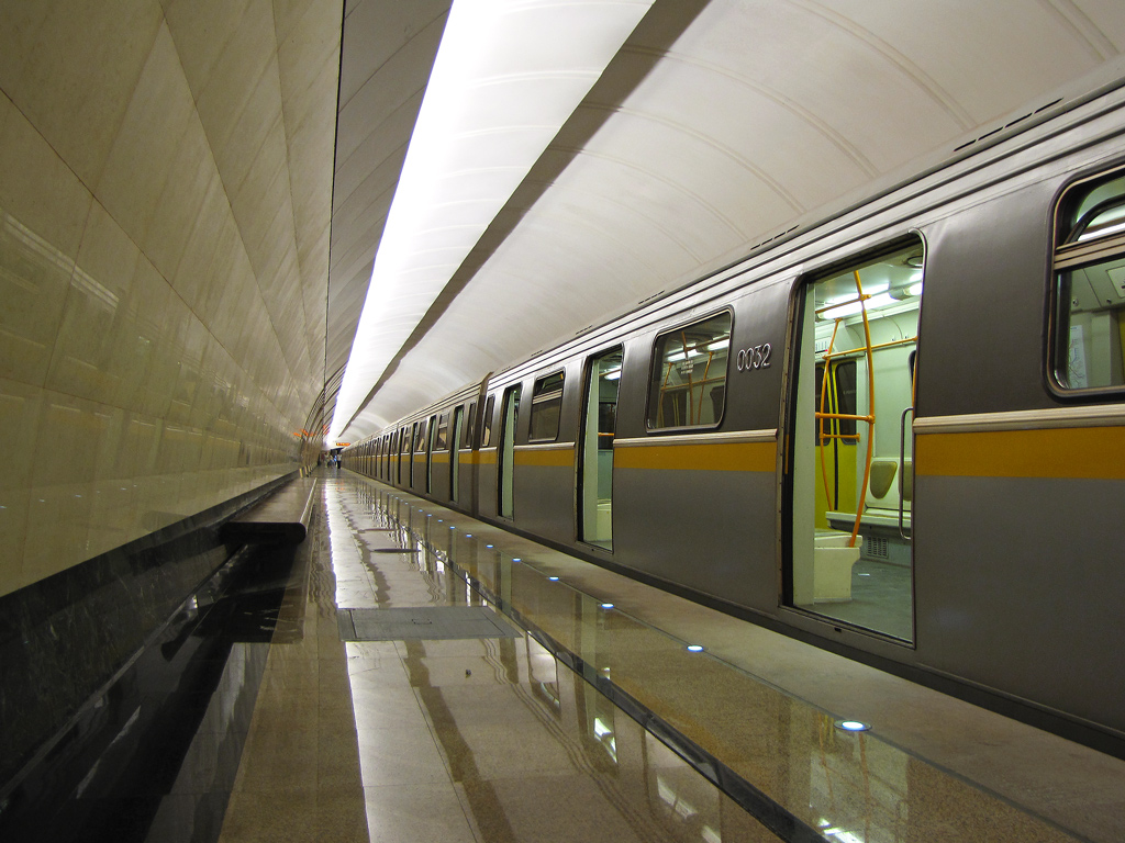 Яуза поезд метро