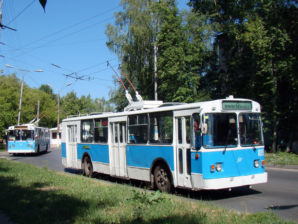 Nowoczeboksarsk, BTZ-5201 Nr 1095; Nowoczeboksarsk, VMZ-100 Nr 1109