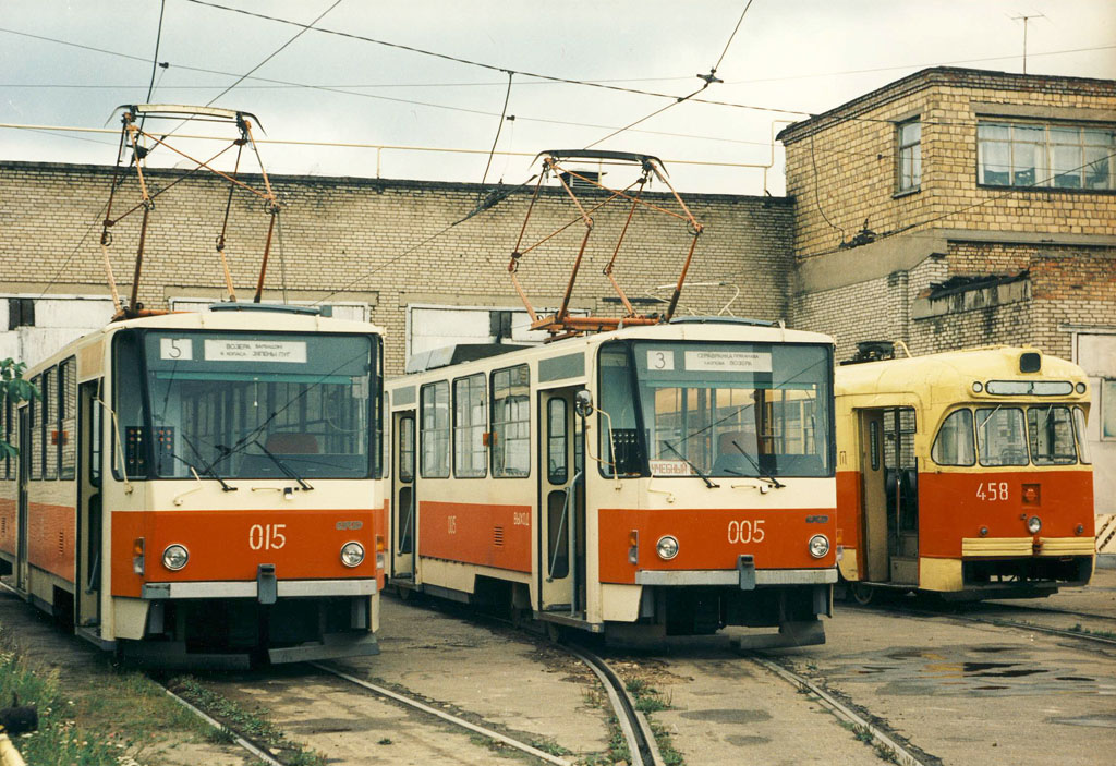 Minsk, Tatra T6B5SU č. 015; Minsk, Tatra T6B5SU č. 005; Minsk, RVZ-6M2 č. 458