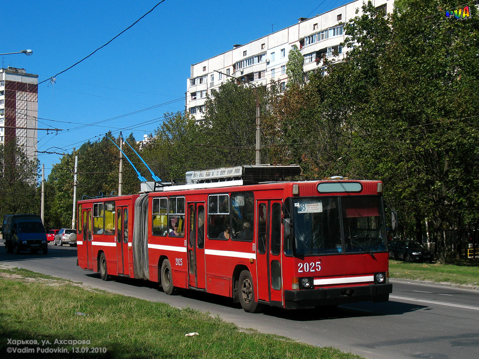 Kharkiv, YMZ T1 nr. 2025; Kharkiv — Custom colour schemes