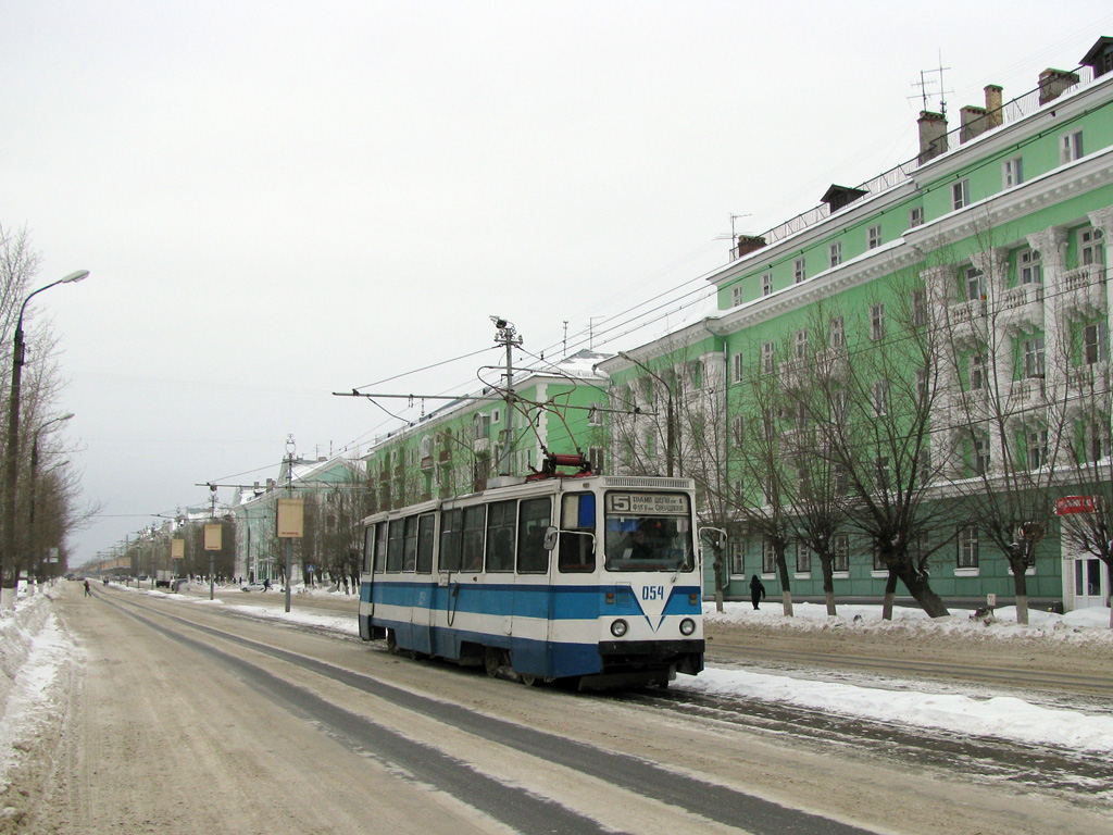 Dzerzhinsk, 71-605 (KTM-5M3) nr. 054