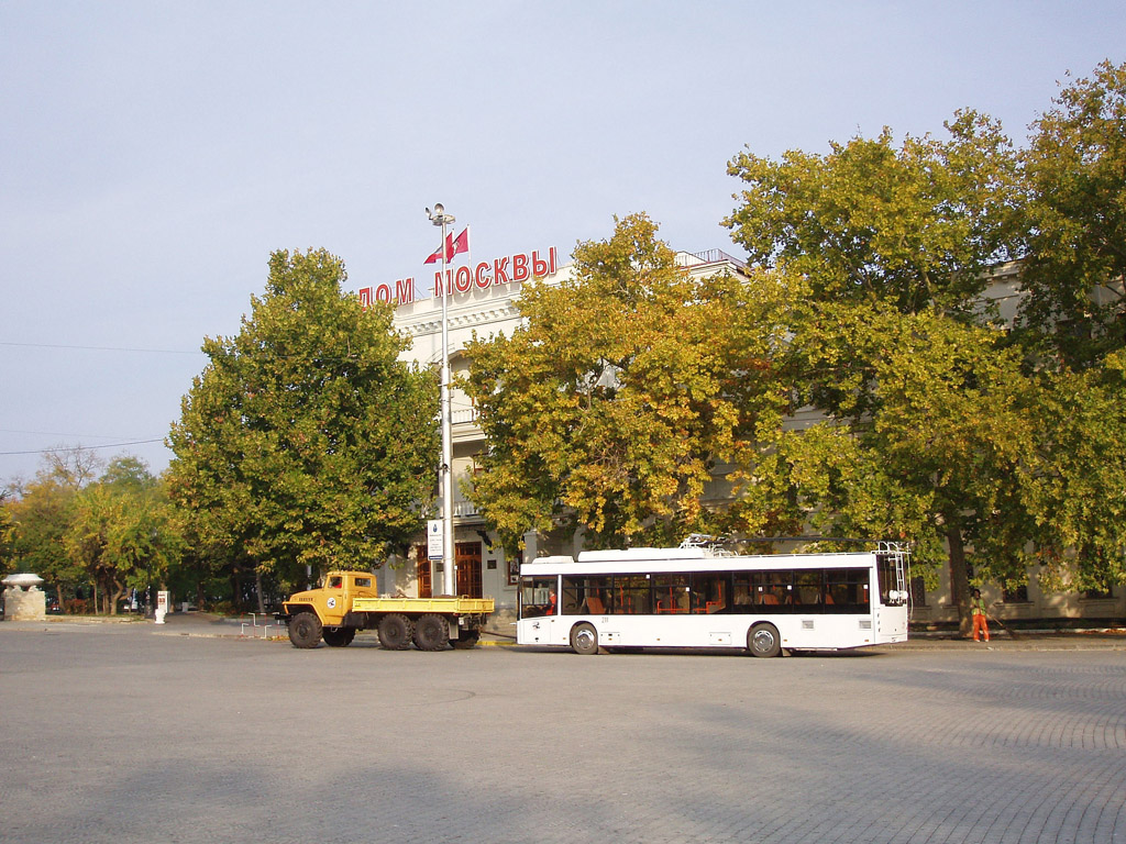 Севастопол, МАЗ-ЭТОН Т203 № 211; Севастопол — Выставка посвящённая 60-летию Севастопольского троллейбуса (05.11.2010)