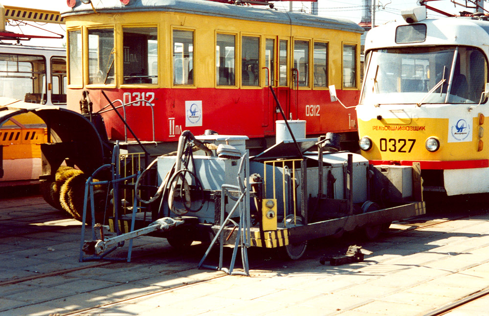 Moskva, GS-4 (GVRZ) № 0312; Moskva, Girder cleaner VK-81B № 0325; Moskva, Tatra T3SU № 0327