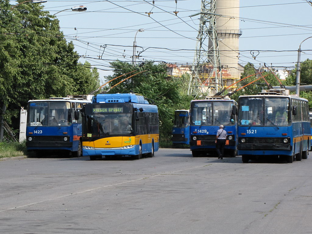 Sofia, Škoda 26Tr Solaris III # 1610; Sofia, Ikarus 280.92 # 1521; Sofia — Combined trolleybus and electric bus depots: [1] Iskar; Sofia — Delivery of the new trolleybuses Skoda 26Tr