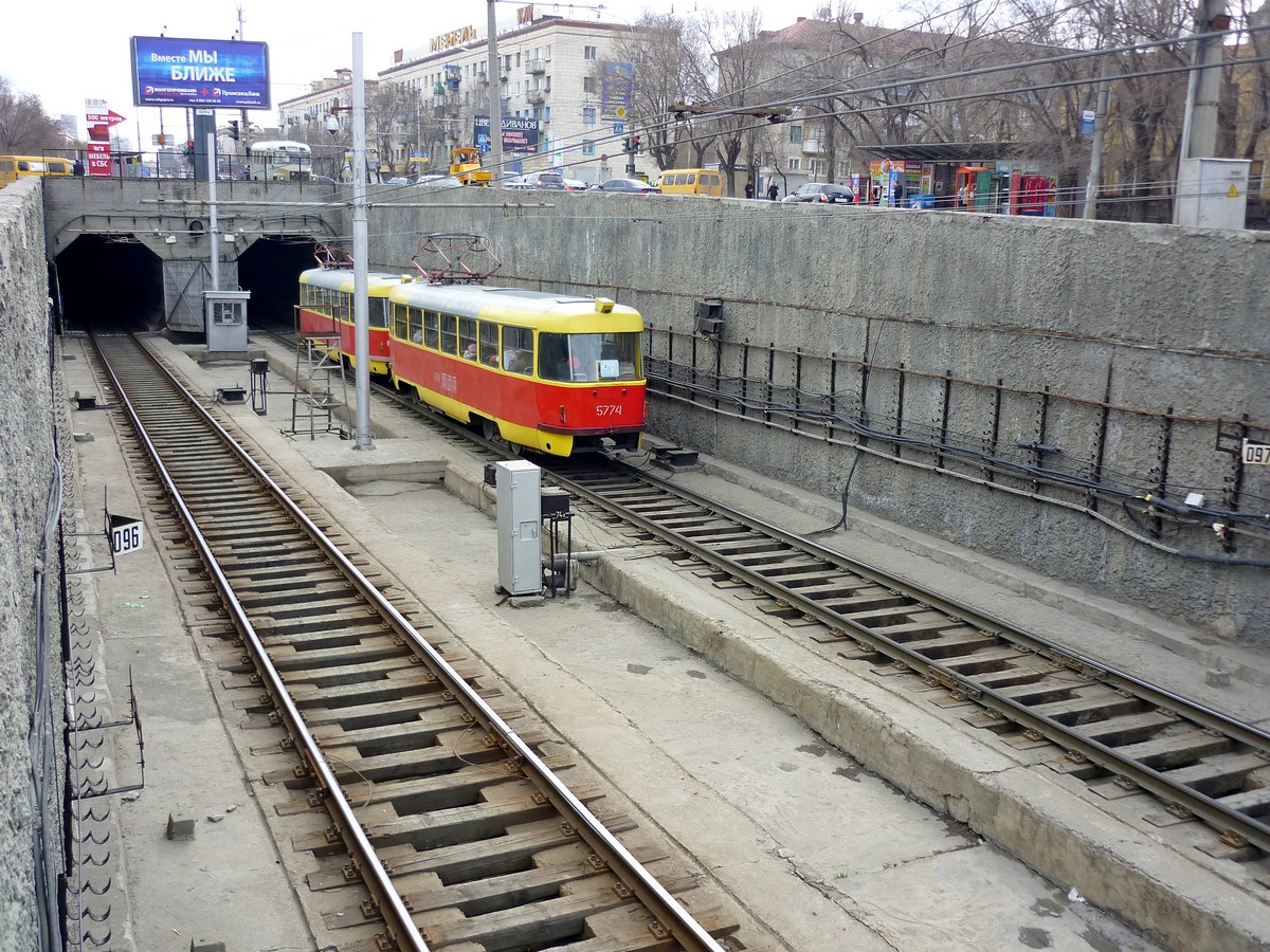 Wolgograd, Tatra T3SU Nr. 5773; Wolgograd, Tatra T3SU Nr. 5774; Wolgograd — Tram lines: [5] Fifth depot — Tram rapid transit