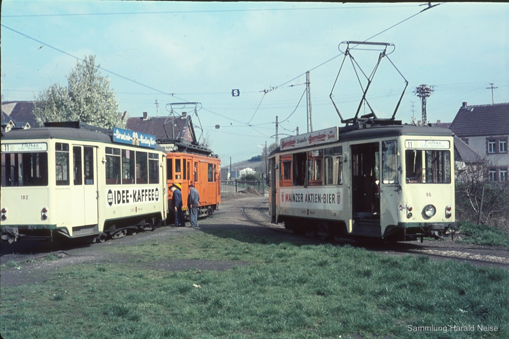 Mainz, 2-axle trailer car č. 182; Mainz, 2-axle motor car č. 68; Mainz, 3-axle motor car č. 96