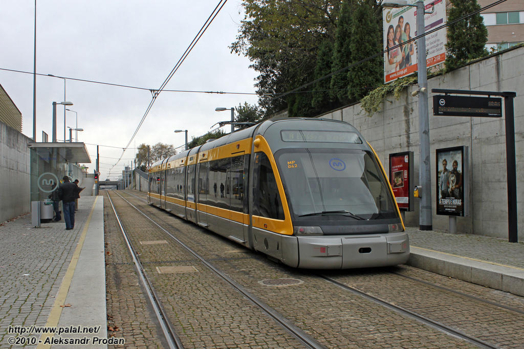 Porto, Bombardier Eurotram (Flexity Outlook) č. MP042