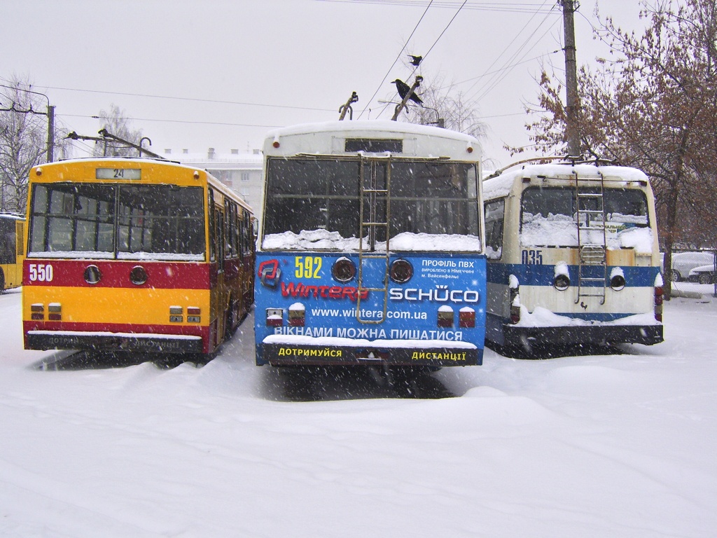 Lviv, Škoda 14Tr89/6 # 550; Lviv, Škoda 14Tr08/6 # 592; Lviv, LAZ-52522 # 035