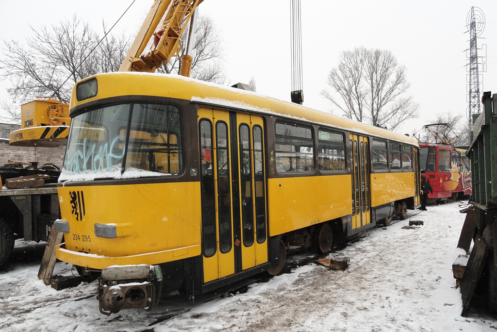 Dnyepro, Tatra T4D-MT — 1431; Dnyepro — Arrival and unloading of used cars from Germany (2011)