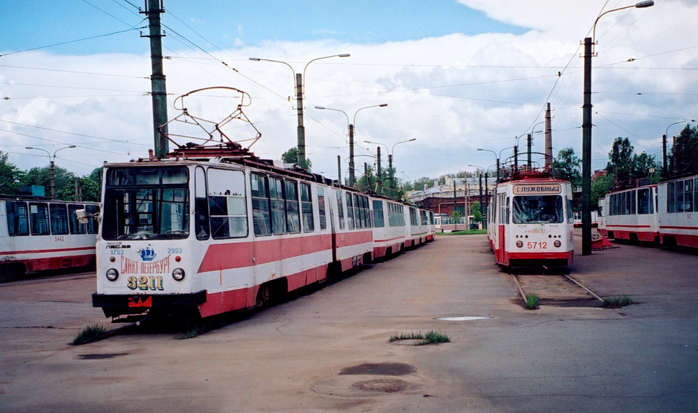 Sankt-Peterburg, LVS-86T № 3211; Sankt-Peterburg, PR (18M) № 5712