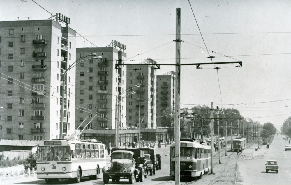 Барнаул, ЗиУ-682Б № 40; Барнаул, Tatra T3SU (двухдверная) № 410; Барнаул — Исторические фотографии