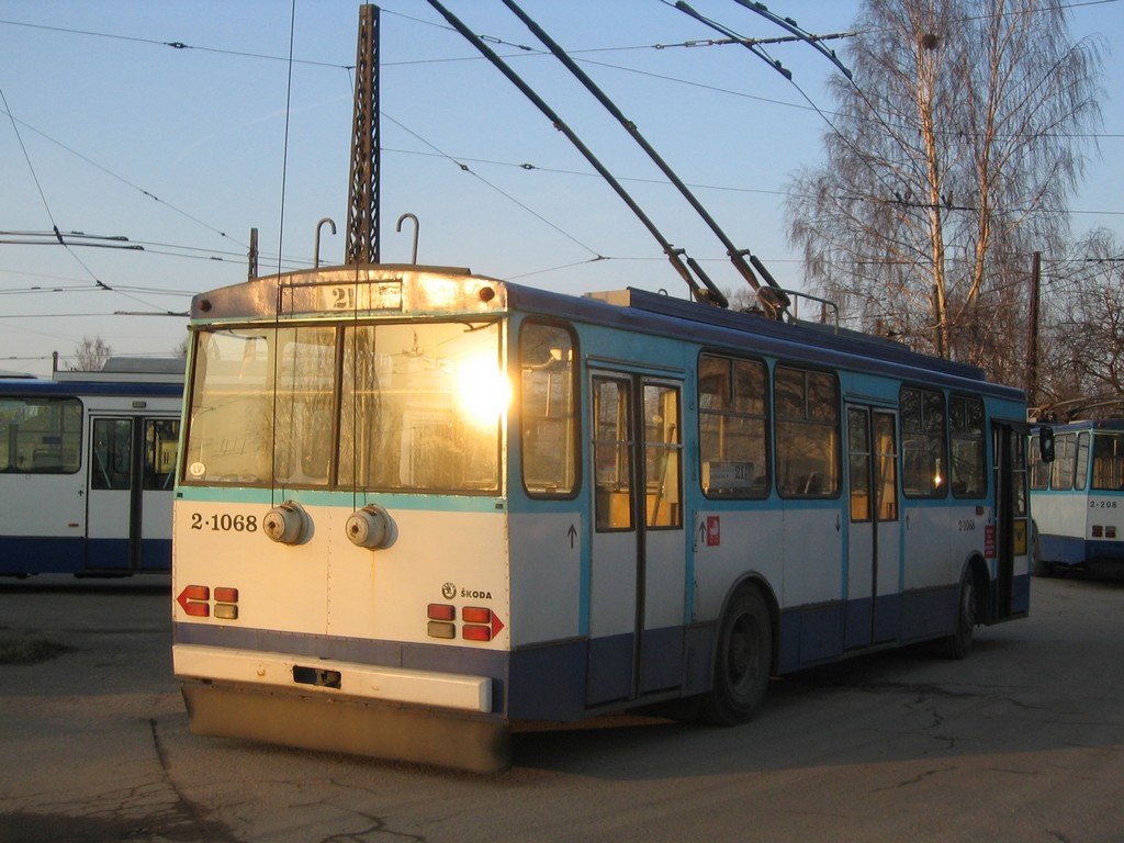 Rīga, Škoda 14Tr02 № 2-1068