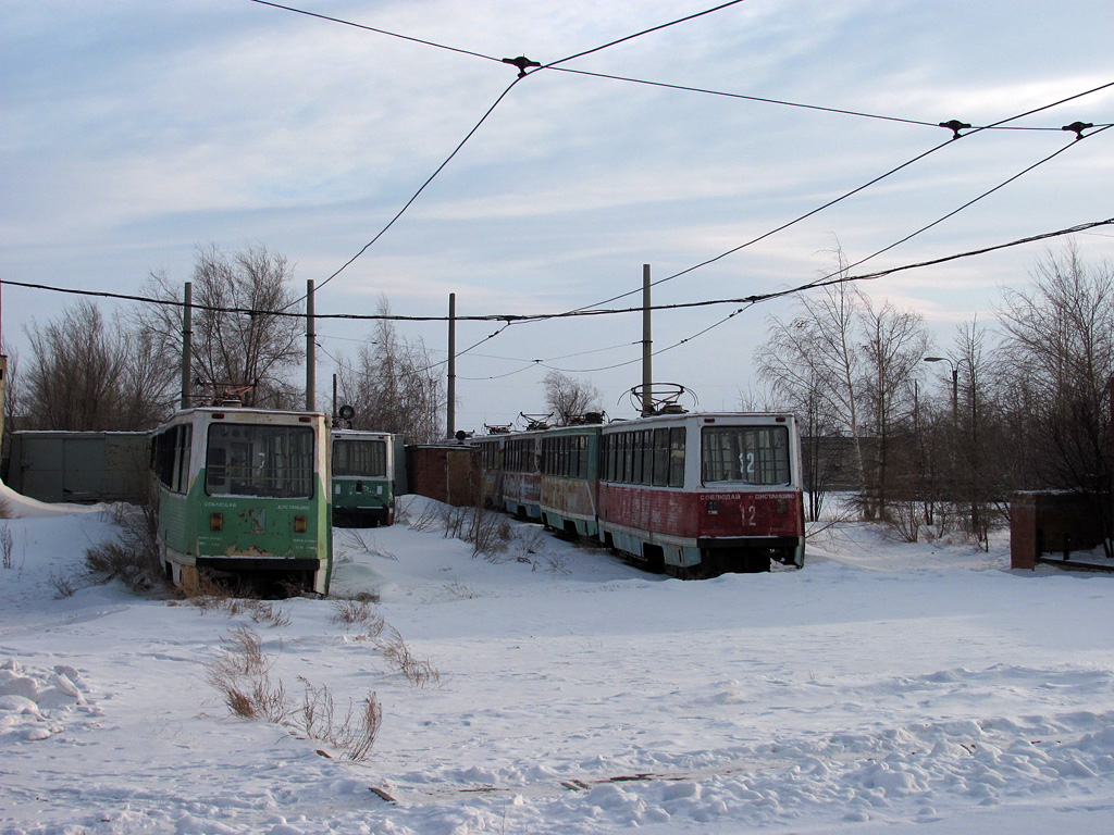 Orsk, 71-605 (KTM-5M3) č. 7; Orsk, 71-605 (KTM-5M3) č. 12; Orsk — Tram depo OZTP