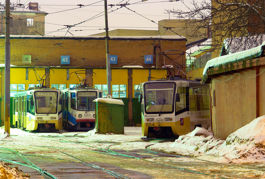 Moskva, 71-619K č. 1298; Moskva, 71-608KM č. 1213; Moskva, 71-619KT č. 1104; Moskva — Tram depots: [1] Apakova