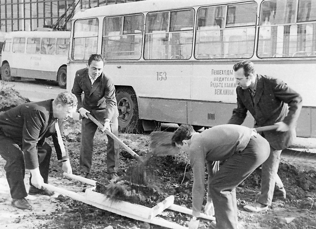 Chernihiv, Kiev-6 № 153; Chernihiv — Historical photos of the 20th century; Chernihiv — Trolleybus depot infrastructure