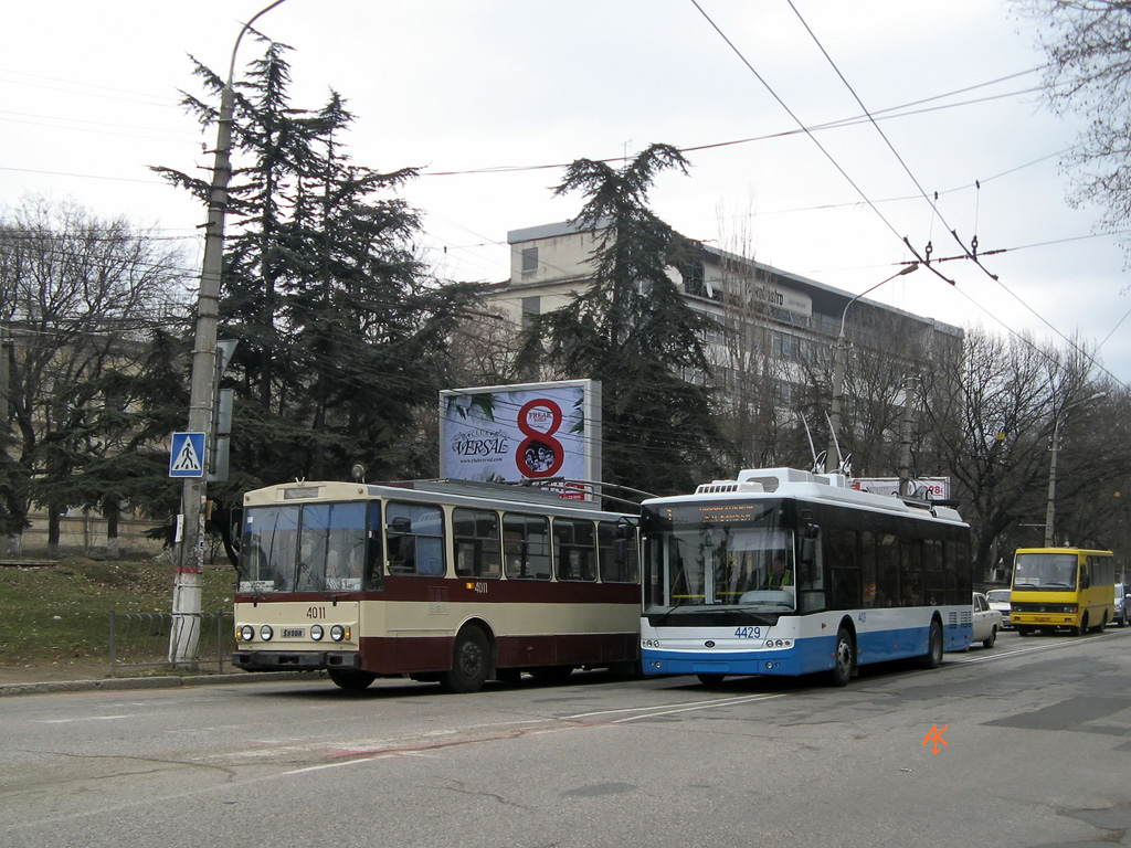 Trolleybus de Crimée, Škoda 14Tr11/6 N°. 4011; Trolleybus de Crimée, Bogdan T70115 N°. 4429