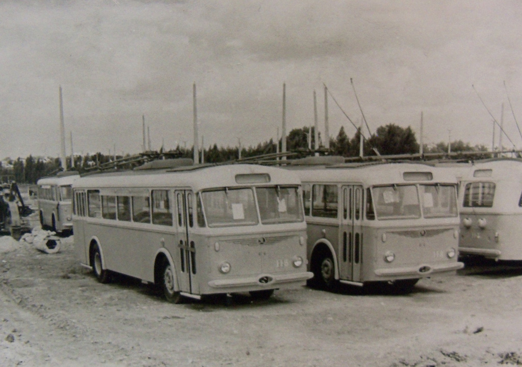 Krymo troleibusai, Škoda 8Tr8 nr. 115; Krymo troleibusai, Škoda 8Tr8 nr. 113; Krymo troleibusai — Historical photos (1959 — 2000)