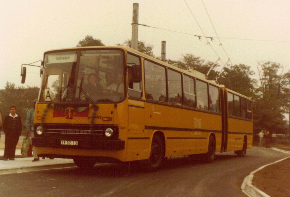 Hoyerswerda, Ikarus 280.93 # 762 572-7; Hoyerswerda — Grand opening of the trolleybus system in Hoyerswerda (06.10.1989) • Feierliche Eröffnung des Obusbetriebs in Hoyerswerda (06.10.1989)