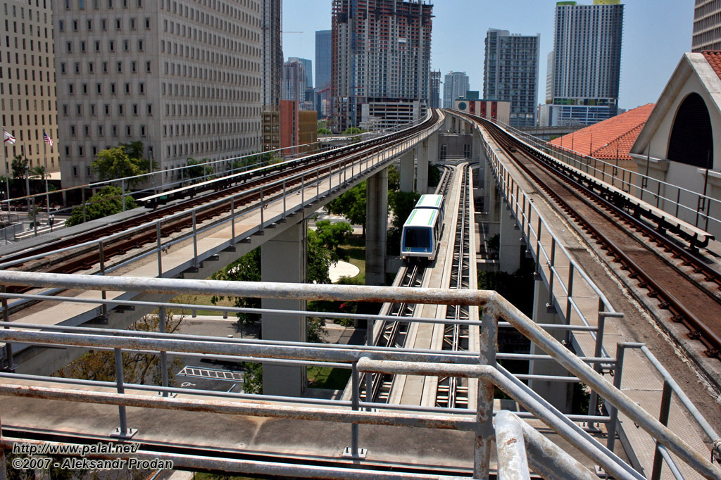 Майами, FL — Metromover