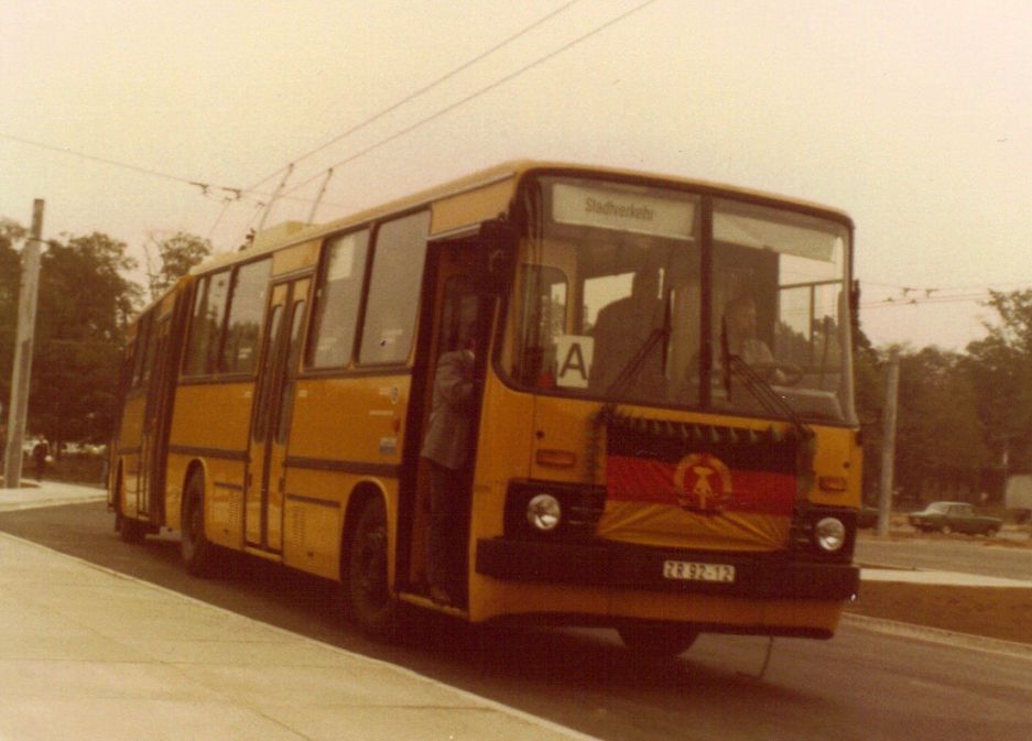 Hoyerswerda, Ikarus 280.93 # 762 571-0; Hoyerswerda — Grand opening of the trolleybus system in Hoyerswerda (06.10.1989) • Feierliche Eröffnung des Obusbetriebs in Hoyerswerda (06.10.1989)