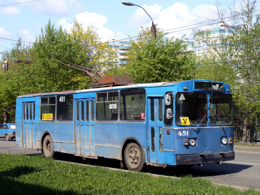 Kirov, ZiU-682V1 № 451