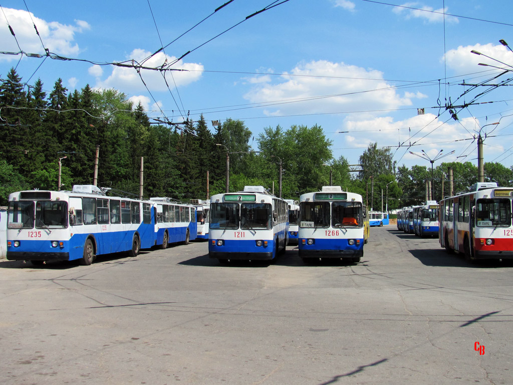 Ijevsk, ZiU-682V N°. 1235; Ijevsk, ZiU-682V N°. 1211; Ijevsk, ZiU-682V [V00] N°. 1266; Ijevsk — Trolleybus deport # 1
